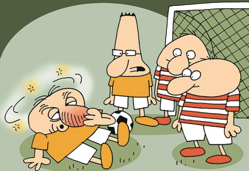 <h1>Előfordul. – Az előfordul, főnök, hogy a kapufáról kifele pattan a labda. De hogy közben így orrba vágja azt, aki kapura lőtt... Hát az elég ritka.
MARABU rajza</h1>-