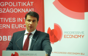 Mesterházy Attila: Bohócnak cirkuszban a helye!