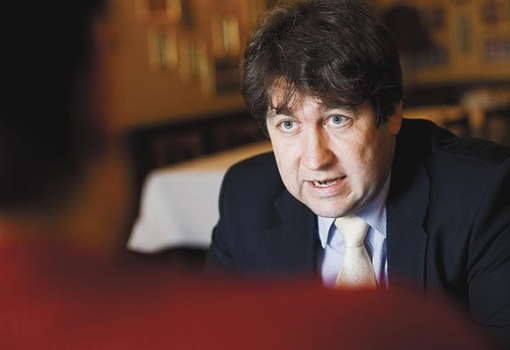 <h1>ROMHÁNYI BALÁZS 1991-ben végzett közgazdászként, a ’90-es években dolgozott az MNB-ben és az IMF budapesti képviseletén. A Pénzügyminisztérium költségvetési főosztályának főosztályvezető-helyetteseként szerepet játszott a 2008-ban elfogadott költségvetési felelősségi törvény megalkotásában. 2009-2010-ben a Költségvetési Tanács szakértői stábjának vezetője, majd ennek megszüntetése után megalapította a Költségvetési Felelősségi Intézet Budapest nevű nonprofit civil szervezetet, amelynek ügyvezetője.</h1>-