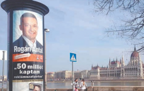 Ezért vajon kinek a haját üvöltötték le a Simicska-cégnél?